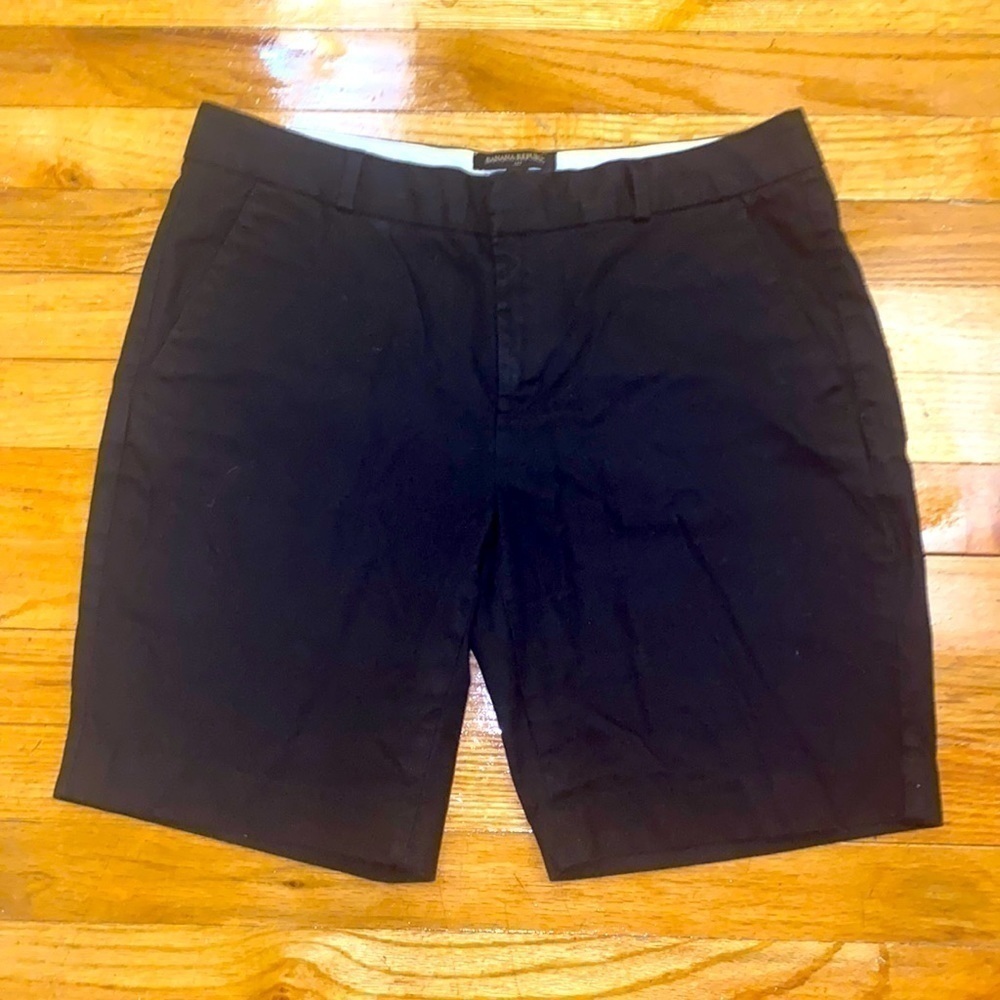Banana Republic black cotton spandex Bermuda shorts. Front/ back pockets.Size 8P